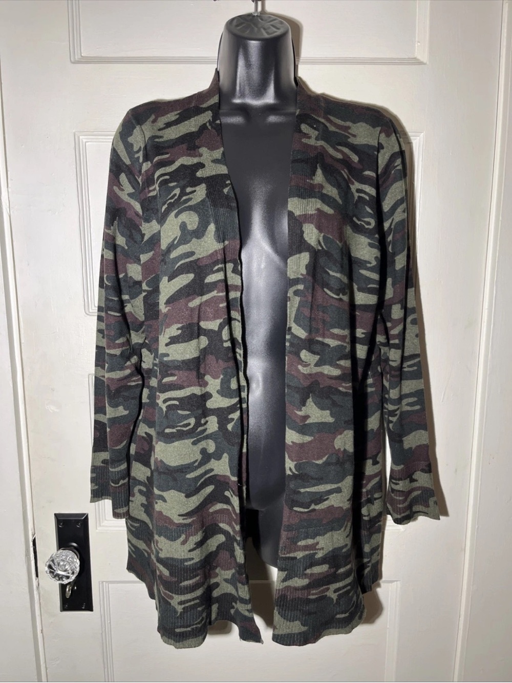 Women’s Cardigan Sweater Size XL Avenue 14/16 Open Front Camo Print